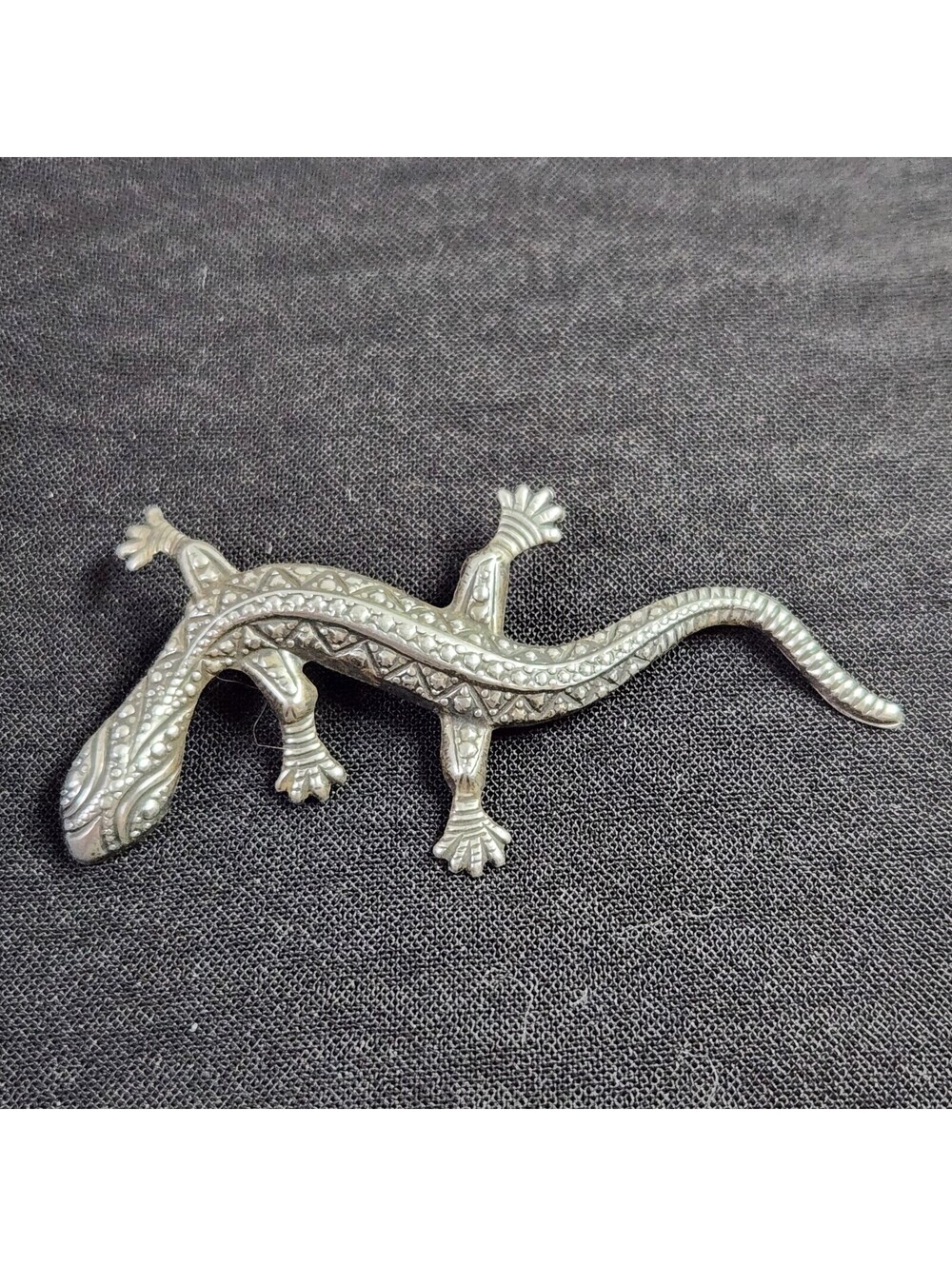 Lizard brooch